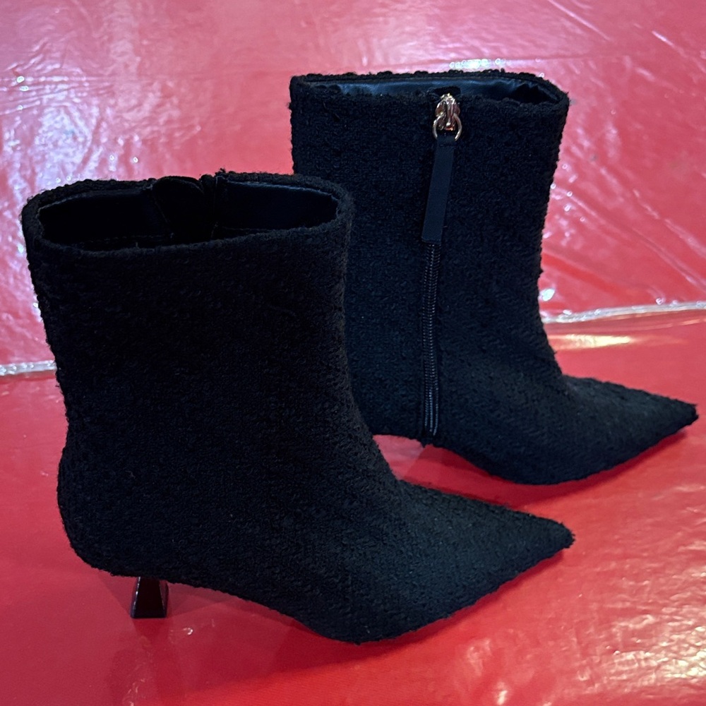 Zara Textured Black Heeled Boots
